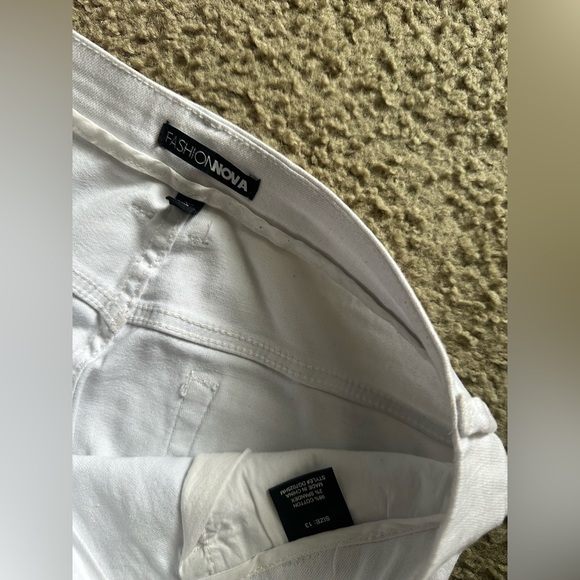 Fashion Nova White Distressed Jeans Size 13 - Picture 3 of 3